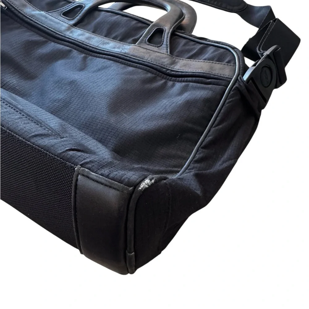 Tumi 2571D Black Nylon Leather Laptop Shoulder Top Handel Travel‎ Messenger Bag